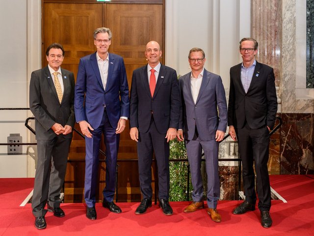 Bild 1 von 23 – Album Mediendatenbank